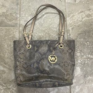 Michael Kors Jet Set‎ Taupe Embossed Leather Shoulder Pocket Tote Bag